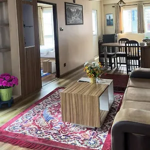  Apartment House Of Forrest, Service